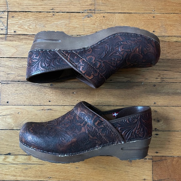 Sanitas Brown Embossed Clogs - Picture 2 of 6